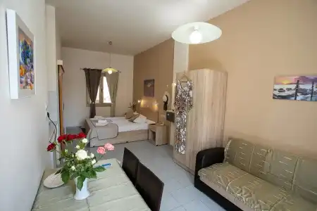 Rania Studios - 105