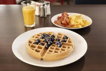 Hampton Inn & Suites Kelowna, British Columbia, Canada - 7
