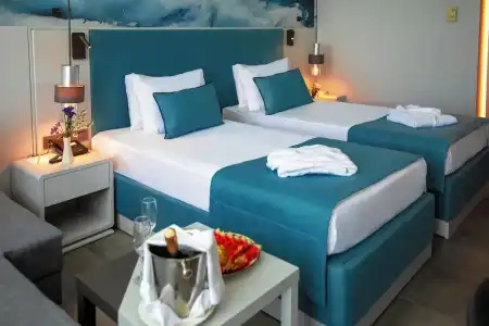 Crystal Centro Pearl Collection - Ultimate All Inclusive - 50