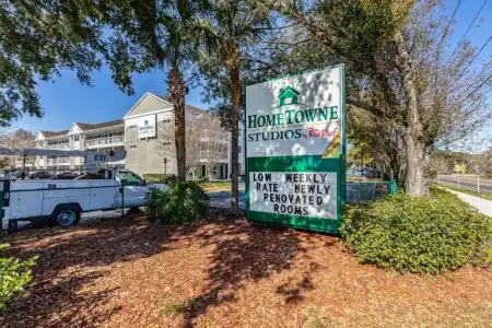 HomeTowne Studios by Red Roof Orlando - Casselberry - 10