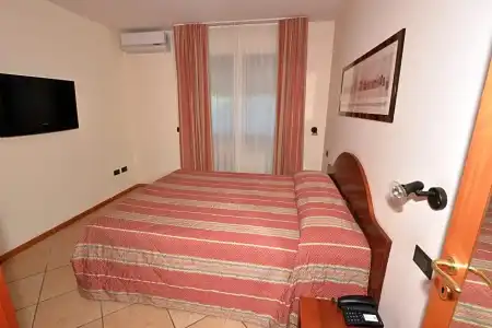 Miramare Residence Guest House - 38