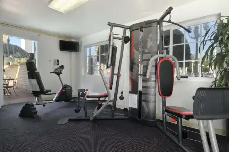 Travelodge By Wyndham Pasadena Central - 7
