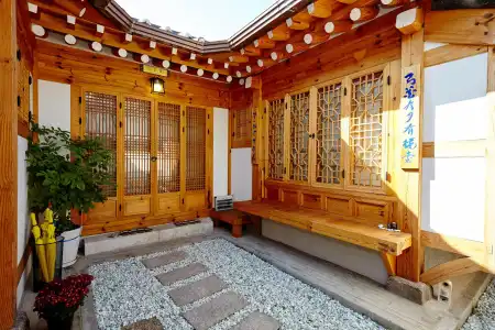 Hanok 24 Guesthouse Gyeongbokgung - 17
