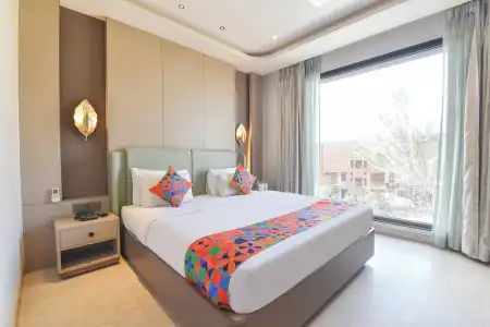 FabElite Park Inn - 32
