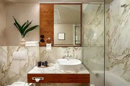 Queen's Court & Residence - 115