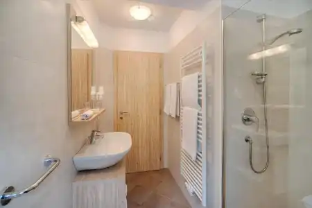 Mair - 33