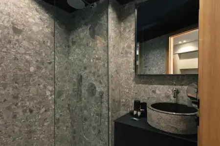 Chapter 02 Gallery Suites - 4
