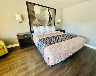 Canyon Inn Motel - 2