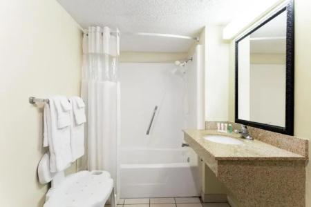 Howard Johnson by Wyndham Tallahassee - 24