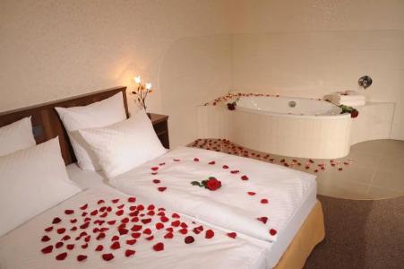 Mosel& Restaurant Zur Traube Gmbh - 47