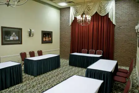 DoubleTree Suites by Hilton Lexington - 43