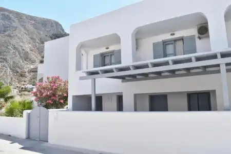 Zacharakis Studios - 118