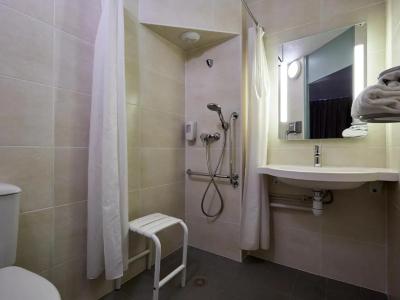 B&B Caen Mémorial - 32