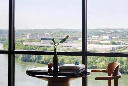 The Line Austin - 127