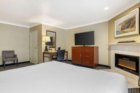 Best Western Plus Marina Shores - 49