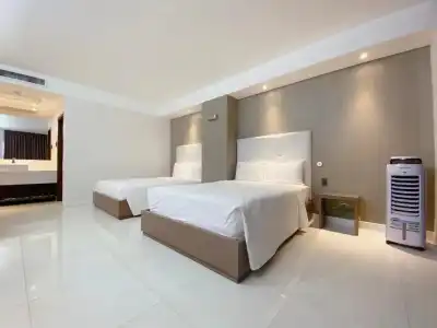 The Luxe - 63