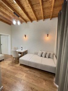 Arial Penthouse Suites - 291