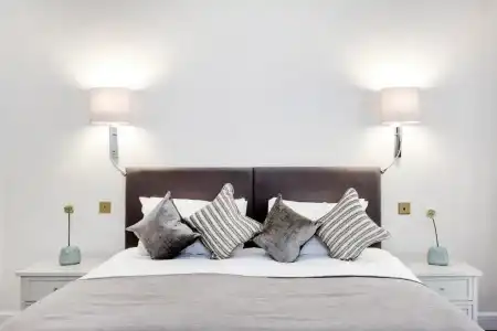 Queensgate Court - 283