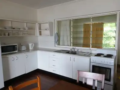 Airlie Beach Apartments - 35