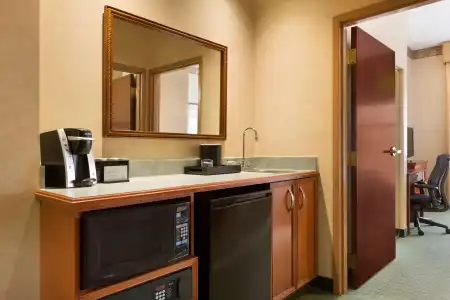 Embassy Suites Lincoln - 32