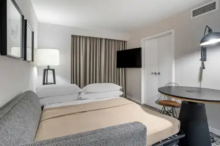 Sheraton Suites Old Town Alexandria - 51