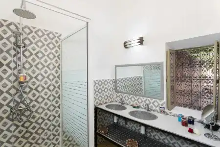 Riad Swaka - 48