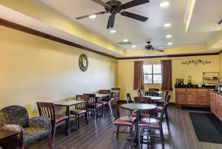 Econo Lodge Inn & Suites Little Rock SW - 18