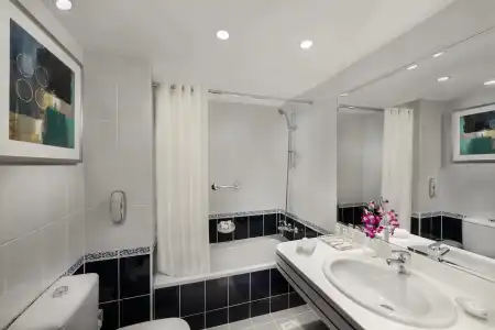 Savoy Central Apartments - 11