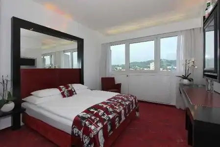 ARCOTEL Nike - 31