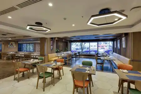 Ramada by Wyndham Old City - 24