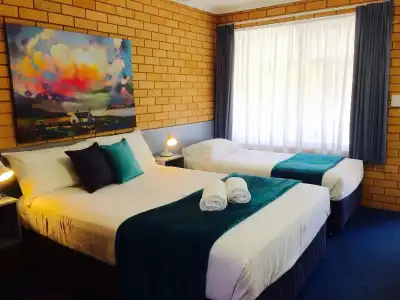 Bosuns Inn Motel - 4