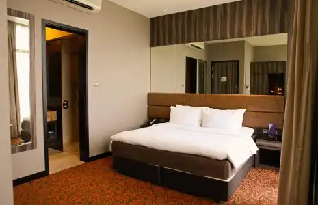 Aqueen Paya Lebar - 32