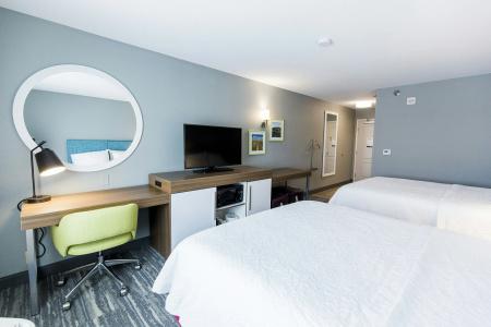 Hampton Inn Bismarck - 36