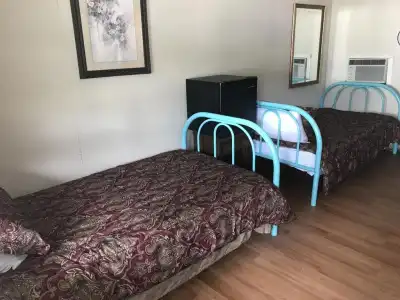 Hillside Motel - 2