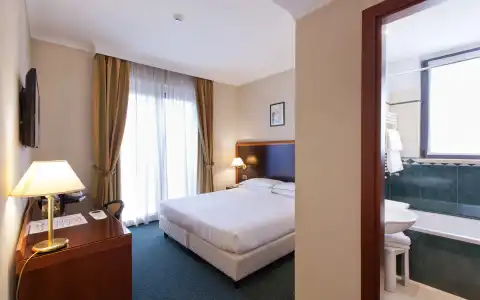 Garner Rome Aurelia by IHG - 12