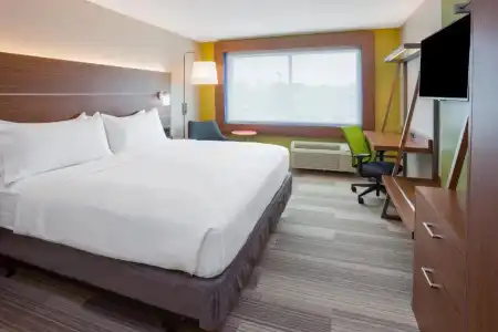 Holiday Inn Express & Suites Des Moines Downtown by IHG - 49