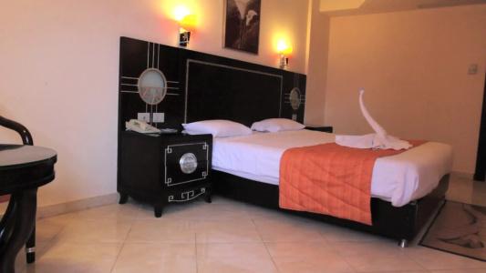 Sphinx Aqua Park Beach Resort - 4