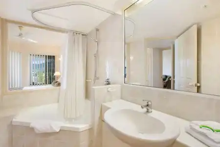 Tropic Towers Apartments - 127