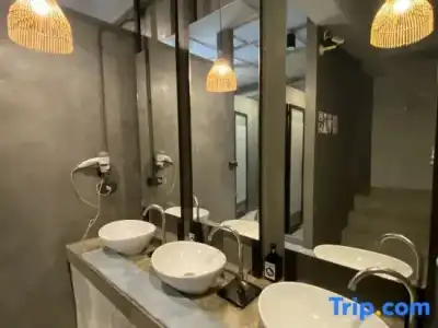 Ekanek Hostel Bangkok - Adults Only - 28