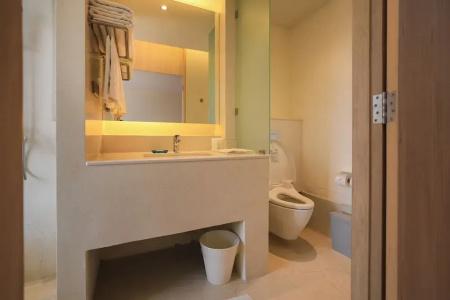 Balcony Seaside Sriracha & Serviced Apartments (SHA Extra Plus) - 285