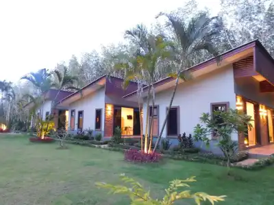 Phuket Sirinapha Resort - 11