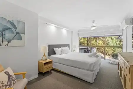 Gemini Court Holiday Apartments - 599