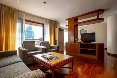 Bandara Silom Suites - 37