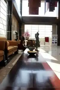 The Golden Palms & Spa Delhi - 9