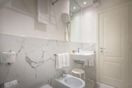 Ungherese Small Luxury - 126