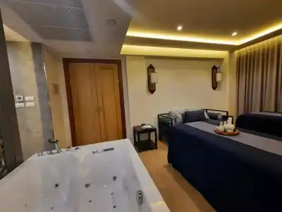 Ama's House Luxury Boutique - 13