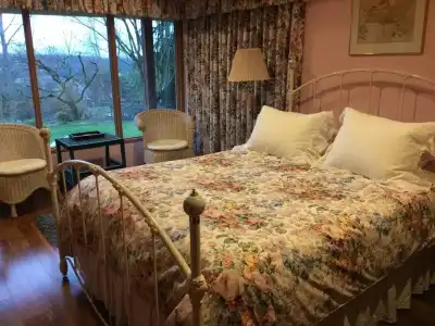 A Cascade View Bed And Breakfast - 3