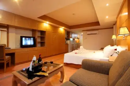 Horizon Patong Beach Resort & Spa - 4