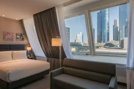 Hilton Garden Inn Frankfurt City Centre - 4
