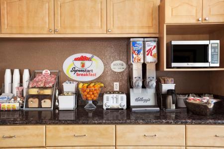 Super 8 by Wyndham Indio - 9